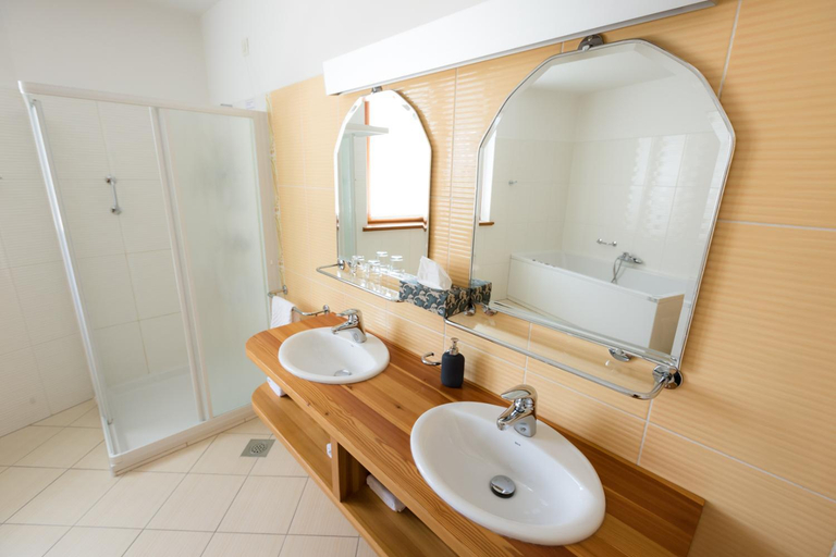 Bathroom 2, Hotel Boka, Bovec