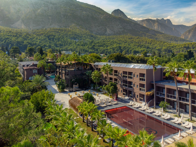 Exterior & Views