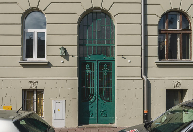 Exterior & Views