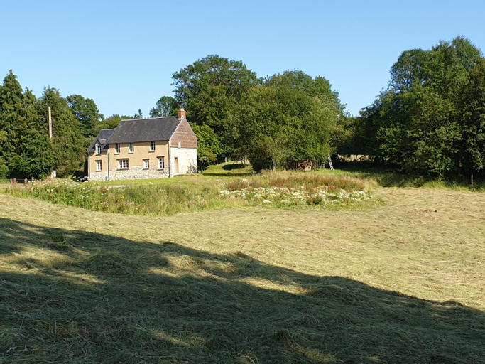 La fermette - chambres d'hotes dans environnement calme et arbore, Manche