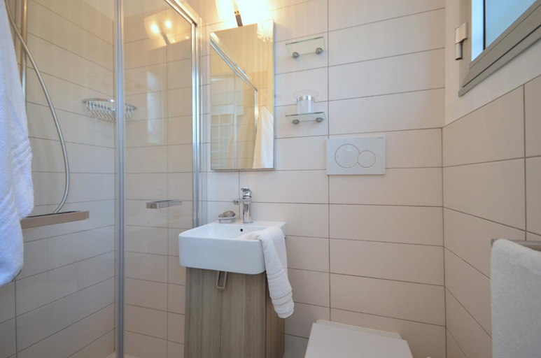 Bathroom 2, Villa Gloria, Udine