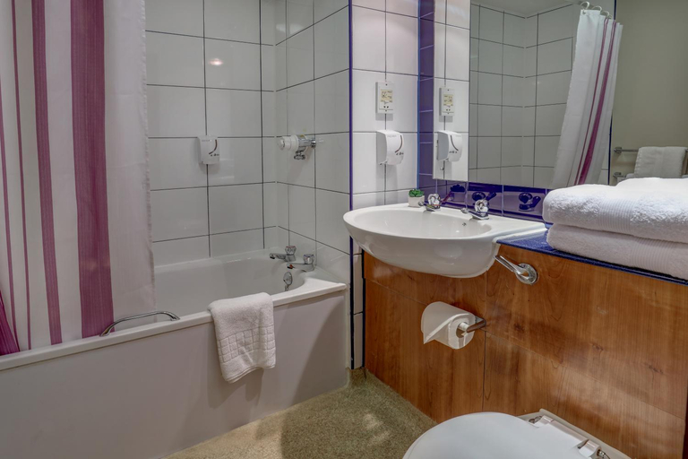 Bathroom 4, Plaza Chorley, Sure Hotel Collection by Best Weste, Lancashire