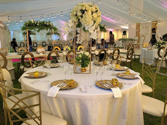 Food & Drinks 4, Signature Lodge, Gweru