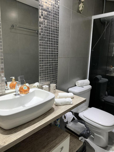 Bathroom 2, Mello's House, Curitiba
