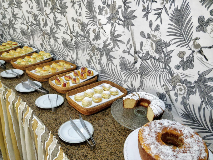 Food & Drinks 12