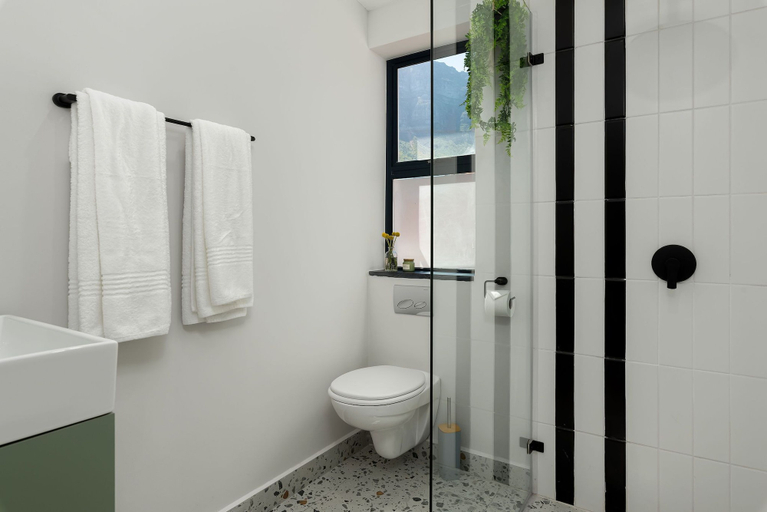 Bathroom 3, Neighbourgood First Crescent, City of Cape Town