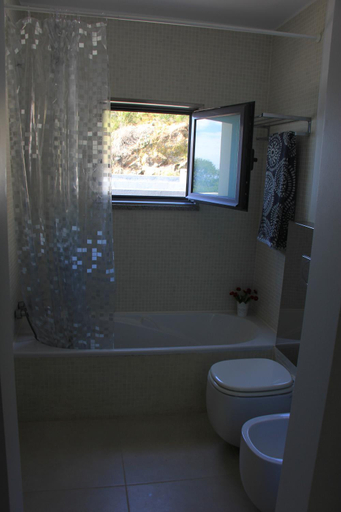 Bathroom, Sea House Madeira, Santa Cruz
