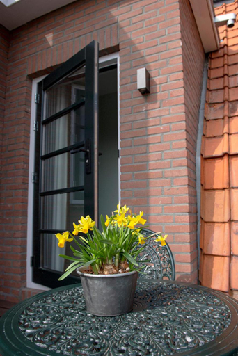 Others 5, The Lake Inn, Nieuwkoop