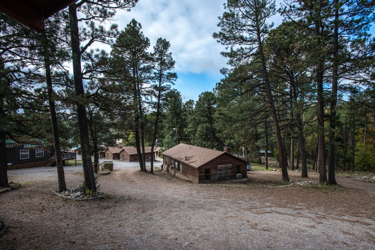 Mechem Dr Apache Village & Cabins by VTrips, Lincoln