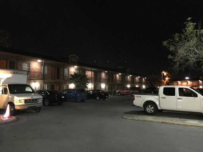 Others 5, Texas Inn, Cameron