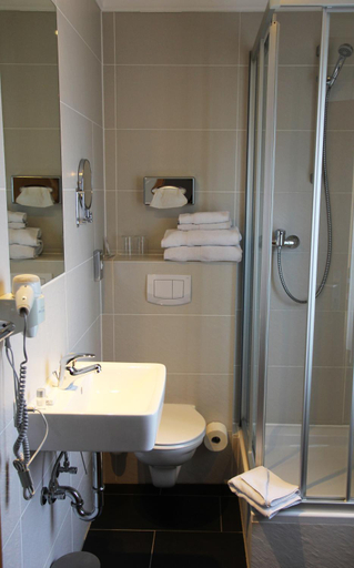 Bathroom 3, Hotel Koniger, Ebersberg