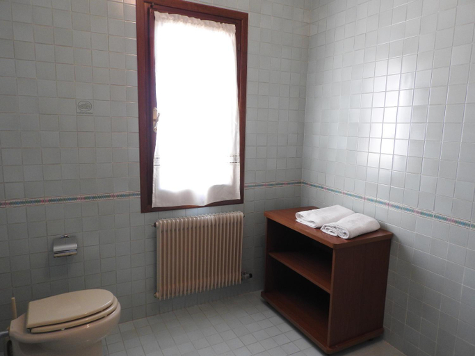 Bathroom 2, Villa Venezia, Venezia
