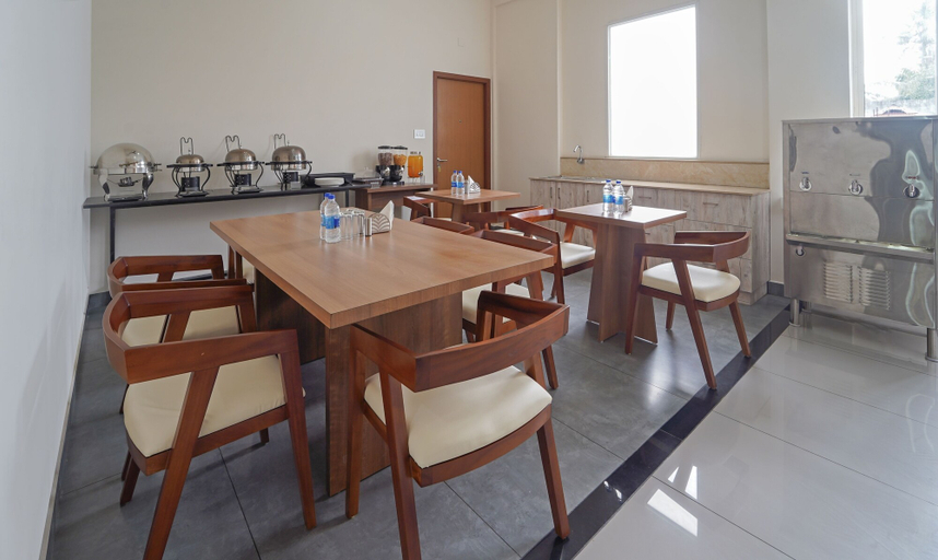 Food & Drinks 5, Itsy Hotels Avani Stays, Vyttila, Kochi, Ernakulam