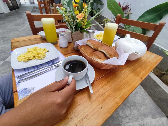 Food & Drinks, Las Fragatas de Punta Mero, Contralmirante Villar