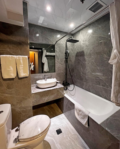 Bathroom 3, Hennessy Hotel, Hong Kong Island