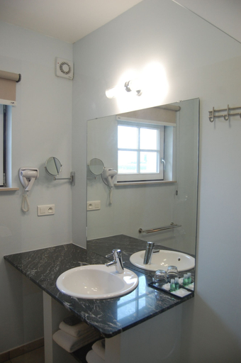 Bathroom 3, La Ferme Delgueule, Hainaut