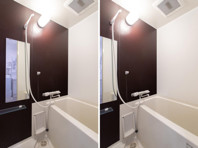 Bathroom 13