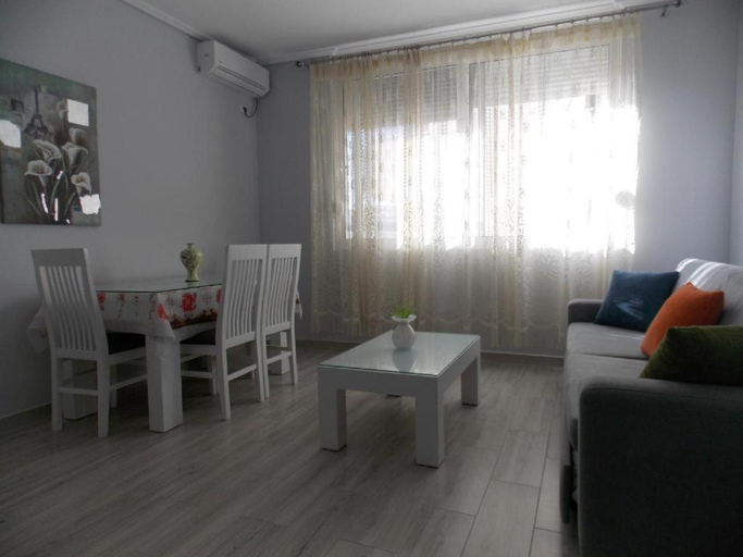 Others 3, Coastline Apartments, Sarandës