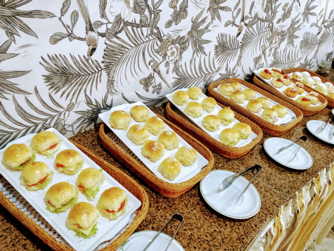 Food & Drinks 17