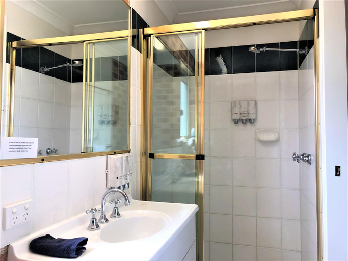 Bathroom 3, Airport Clayfield Motel, Clayfield