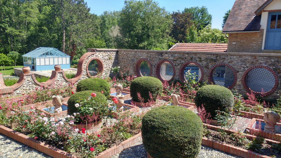 Exterior 2