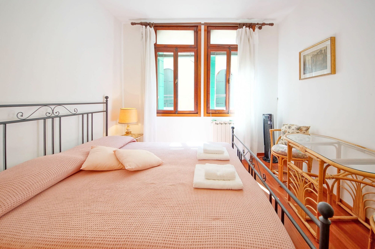 Room 4, DolceVita Apartments N. 285, Venezia