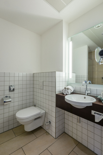 Bathroom 3, Hotel Esplanade Dortmund, Dortmund