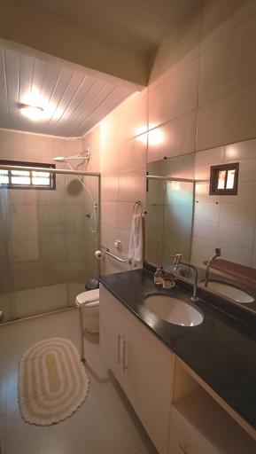 Bathroom 2, Abrolhos Dive Inn, Caravelas