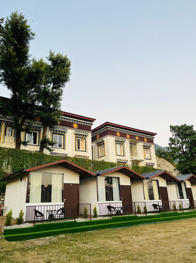 Exterior & Views