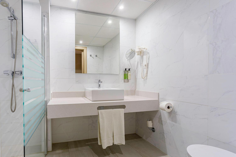 Bathroom 5, Hotel Best Maritim, Tarragona
