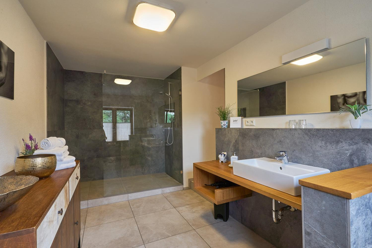 Bathroom 4, Hofgut Held, Eifelkreis Bitburg-Prüm