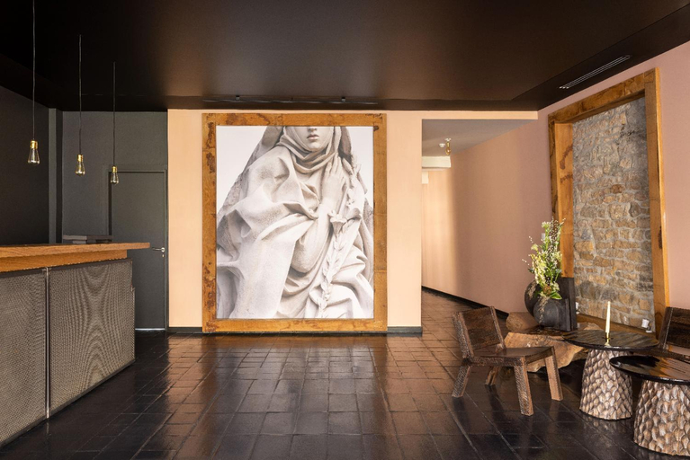 Public Area, Carmel1643, Jura