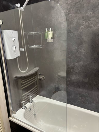 Bathroom 4, Brooklands Guest House, Cumbria