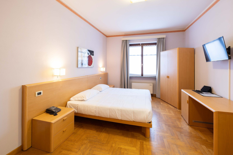 Bedroom 2, La Fertè Hotel, Asti