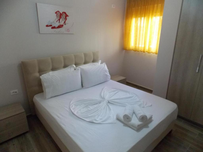 Others 5, Coastline Apartments, Sarandës