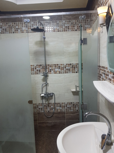 Bathroom, Nile eight, Turah