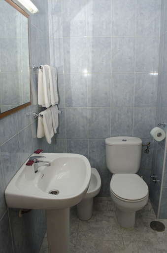 Bathroom 4, Pensión Pardo, Alicante