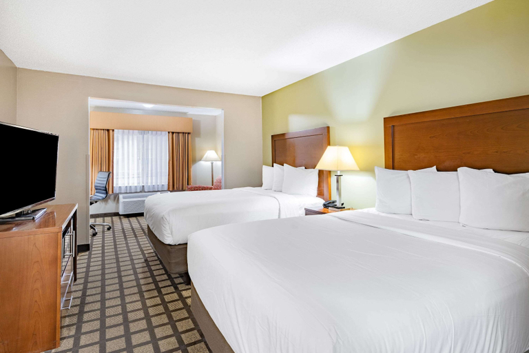 Bedroom 3, Baymont by Wyndham Gurnee, Lake