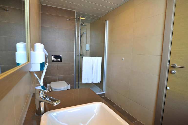 Bathroom 8