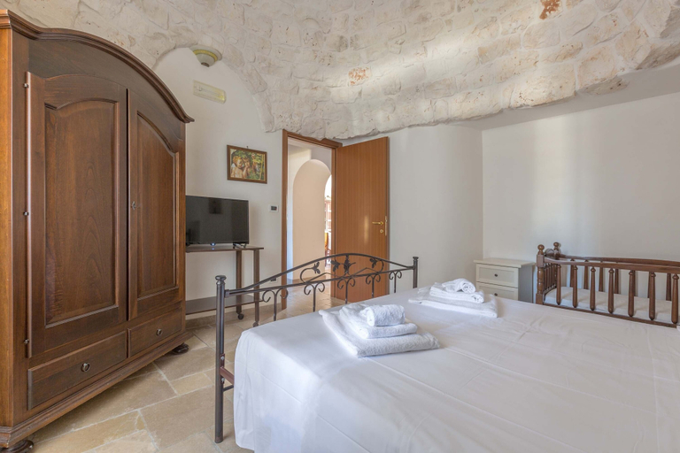 Bedroom 2, 3279 Trullo Due Coni by Barbarhouse, Brindisi
