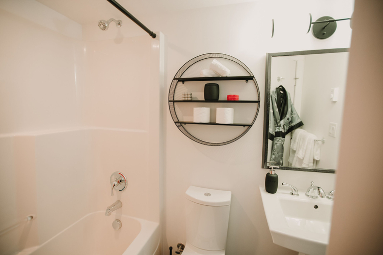 Bathroom 3, Waddington Flats, Capital