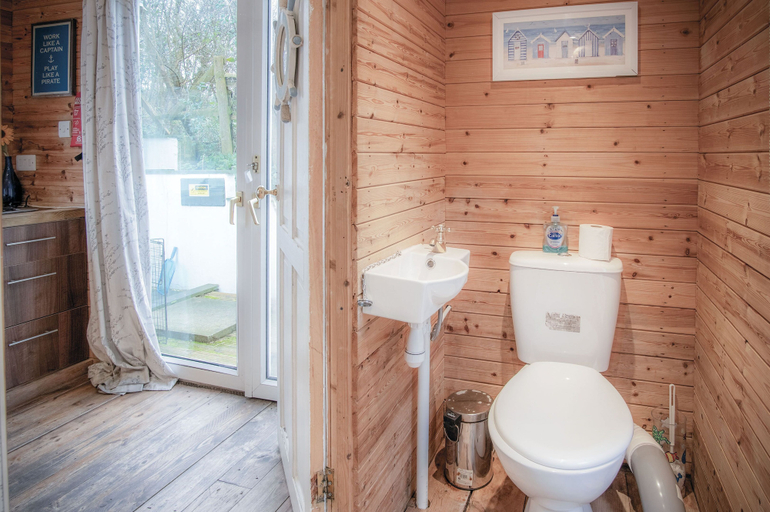 Bathroom, The Lodge - 1 Bedroom - Freshwest Beach Retreat, Pembrokeshire