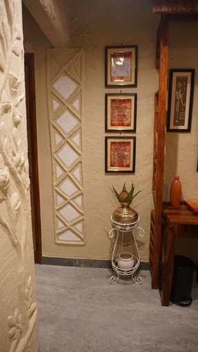 Others 4, Shri Nilayam Kutir, Varanasi
