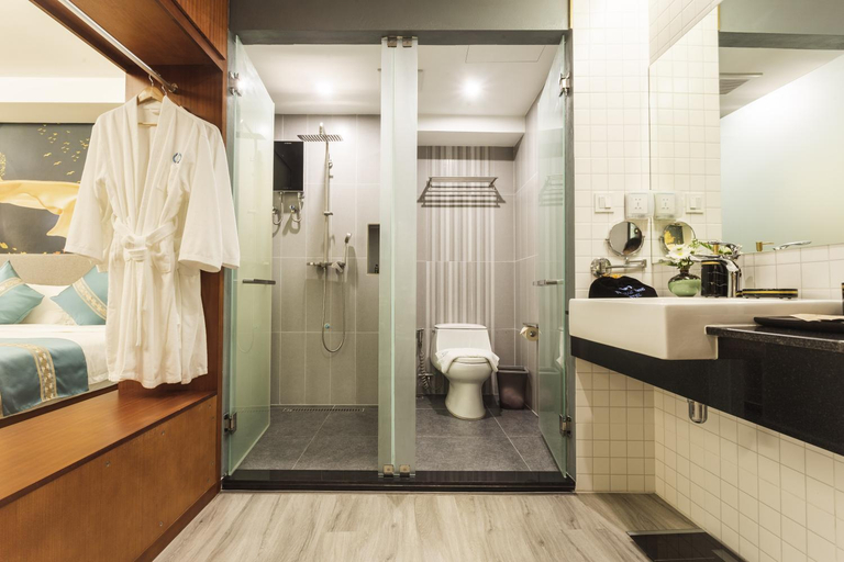 Bathroom 4, Thapae Twins Hotel, Muang Chiang Mai