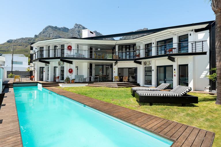 Exterior & Views 2, Neighbourgood First Crescent, City of Cape Town
