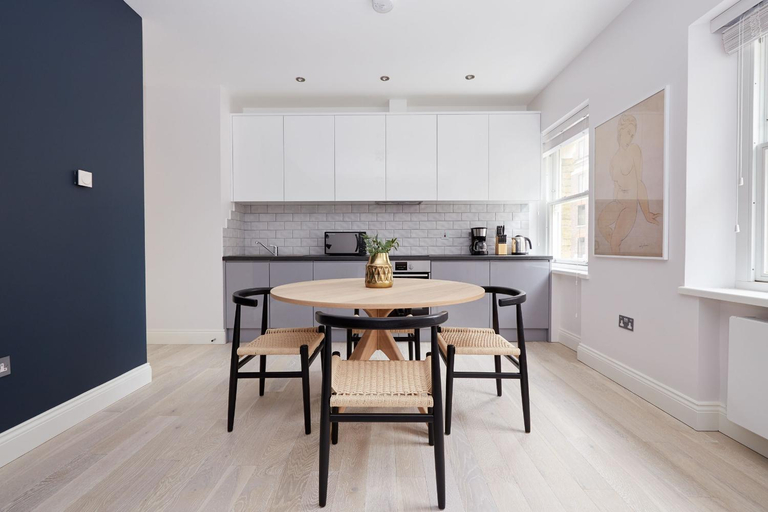 Others 4, 5VH Virginia House, 31 Bloomsbury Way, London