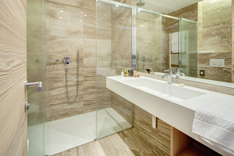 Bathroom 5, Lajadira Hotel & Spa, Belluno
