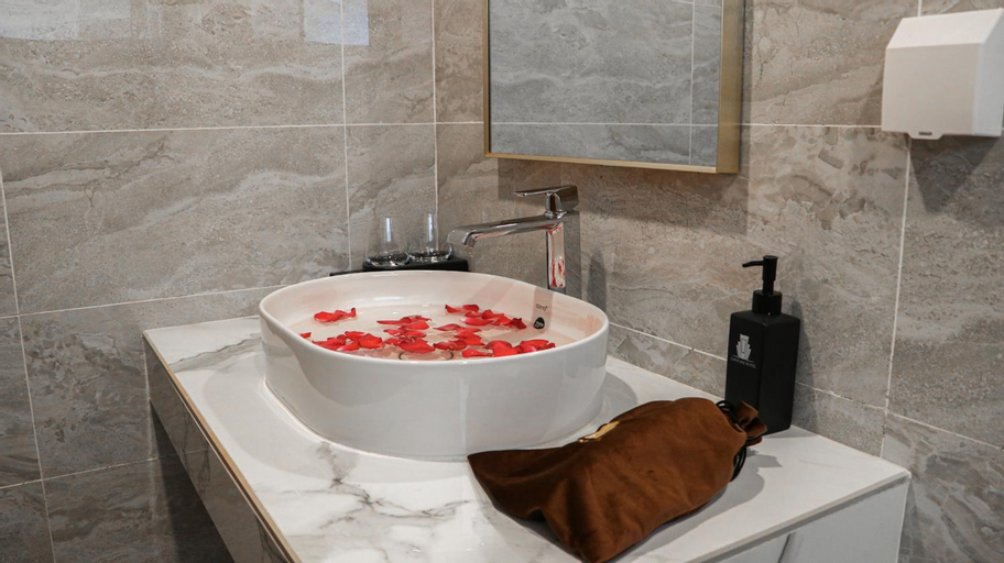Bathroom 9