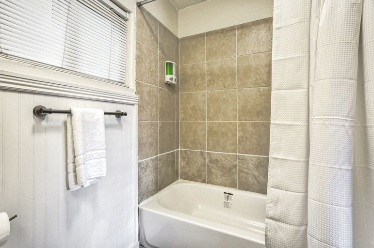Bathroom 4, Quest Rest - Unit 3, El Paso