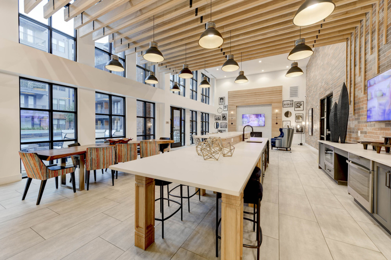 Food & Drinks, Hitop Real Estate Ventures, Travis